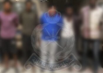 ضبط 5 أشخاص لتسهيل دخول غير قانوني للبلاد في السيب