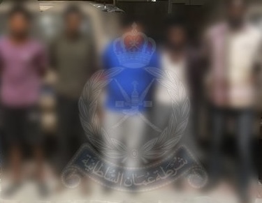 ضبط 5 أشخاص لتسهيل دخول غير قانوني للبلاد في السيب 1 ضبط 5 أشخاص لتسهيل دخول غير قانوني للبلاد في السيب