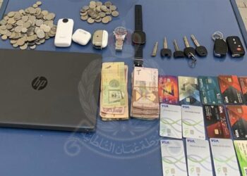 القبض على شخص لسرقته مبالغ وبطاقات وأجهزة من مركبات بجعلان بني بوعلي