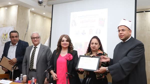 "مكتبة القاهرة الكبرى" تشهد مراسم حفل مناقشة وتوقيع كتاب "قبل المأذون" للدكتورة آمال إبراهيم 1 “مكتبة القاهرة الكبرى” تشهد مراسم حفل مناقشة وتوقيع كتاب “قبل المأذون” للدكتورة آمال إبراهيم