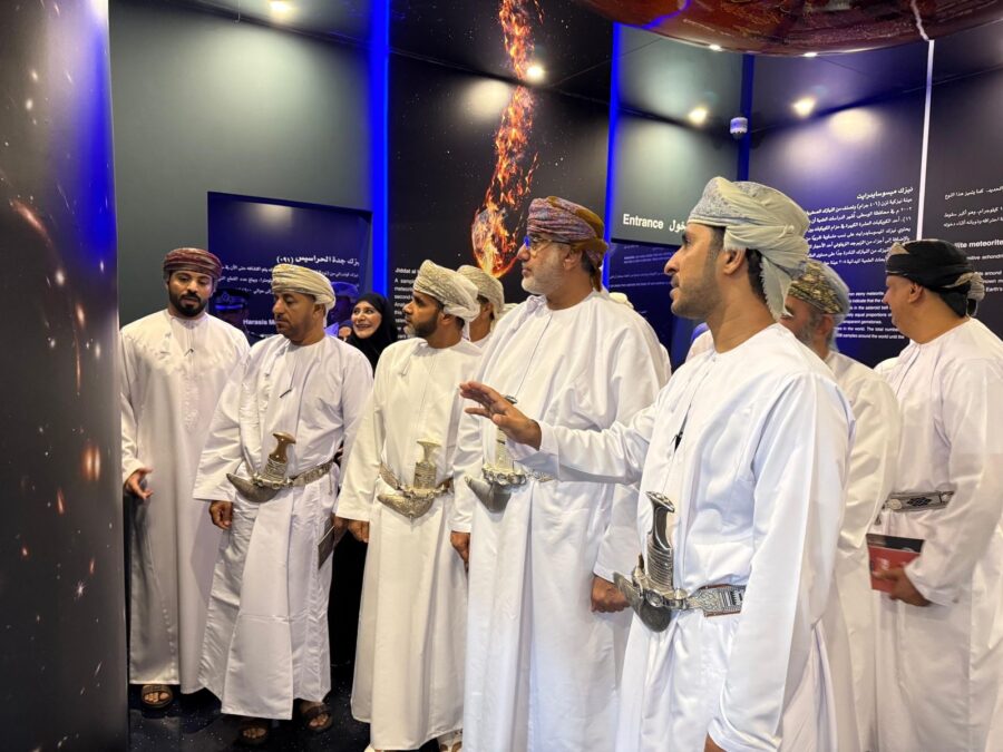 افتتاح النسخة الرابعة من معرض النيازك بمركز الاستكشاف العلمي في إبراء 6 ce4bc18c ddd2 4190 8322 769c644e1270