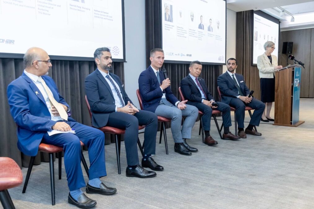 ميناء صحار يعرض الاستراتيجية البحريّة العُمانية في أسبوع لندن للشحن 2025 4 de3cd205 2857 49c2 bf00 14ae567e5231