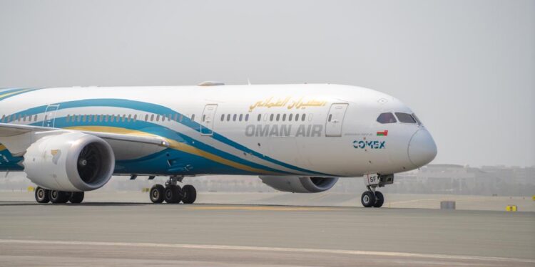 الطيران العُماني يستعرض رحلته الرقمية في معرض كومكس 2025