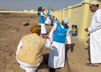 تنفيذ حملة لاستزراع 350 نبتة برية في مدرسة السلطان قابوس للتعليم الأساسي