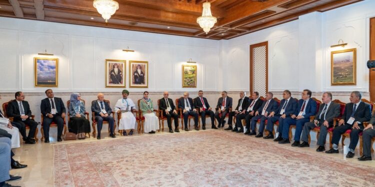 وفد منتدى كيو إس العربي يزور جامعة السلطان قابوس ضمن فعاليات المنتدى