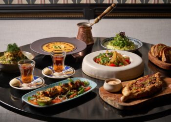 سانت ريجيس النخلة و«رويا» دبي يقدمان تجربة فاخرة في أكتوبر