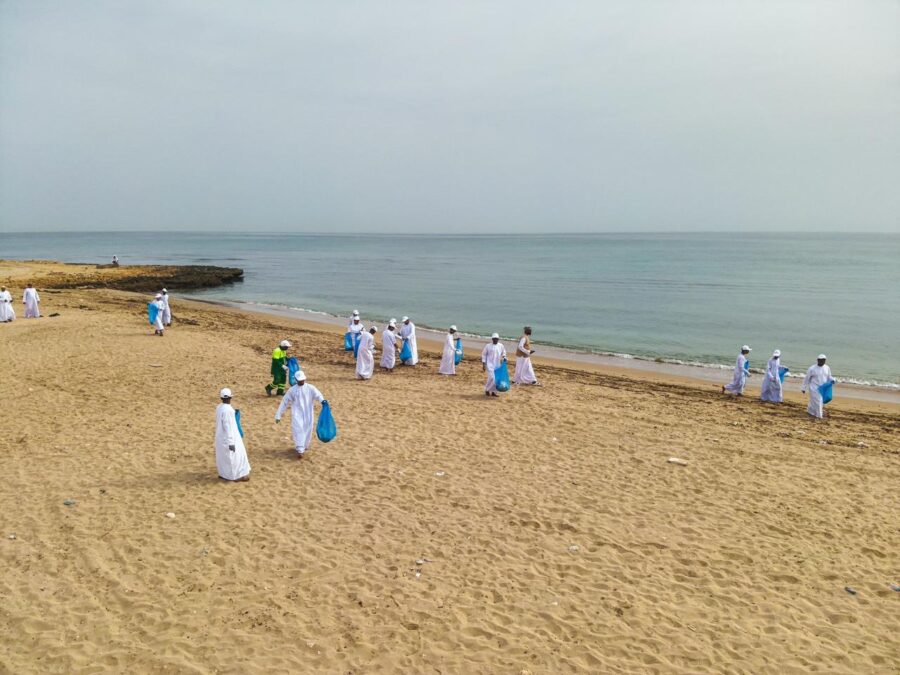 إدارة البيئة بجنوب الشرقية تنظم حملة تنظيف شاطئ الشرية بولاية صور 2 472d71fe 4c6c 496d b84d 11445b3fcff3