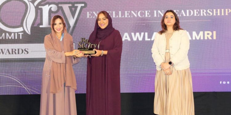 خولة العامرية تفوز بجائزة HerStory للتميّز في القيادة