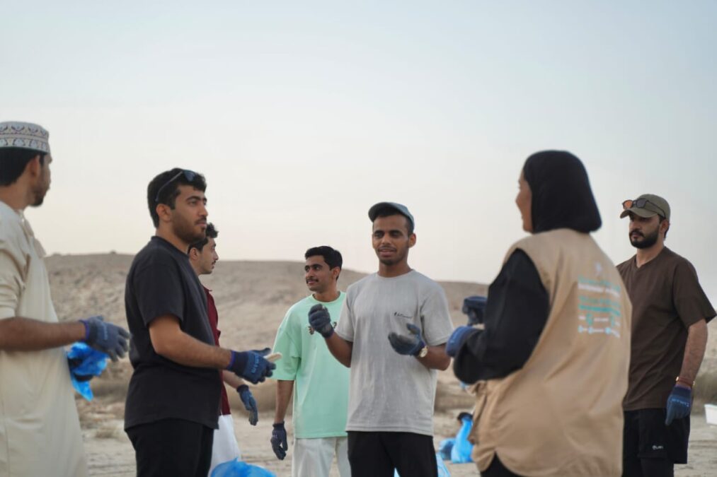 المجلس البيئي الطلابي بشمال الشرقية يشارك في برنامج "حماة البيئة" بمحمية السلاحف برأس الحد 6 7b68e86a c6f1 4b0c 994e 3f3e109b6d1e