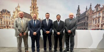 توقيع شراكة استراتيجية بين مرسيدس بنز وشركة كروة موترز خلال معرض الحافلات الدولي 2025 في بروكسل