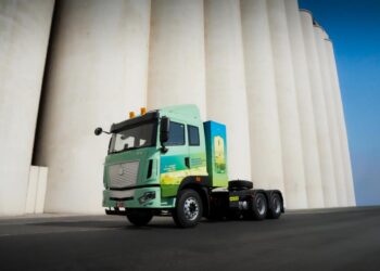 شركة المطاحن العُمانية تستقبل أولى قاطراتها الكهربائية