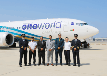 الطيران العُماني يستقبل طائرته الجديدة “بوينج 737” المصممة بألوان oneworld