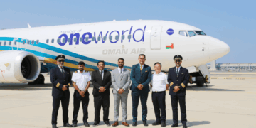 الطيران العُماني يستقبل طائرته الجديدة “بوينج 737” المصممة بألوان oneworld