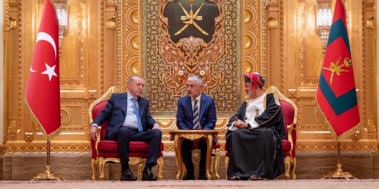 جلالة السُّلطان المعظّم والرئيس التركي يستعرضان سُبل توثيق التعاون والاستثمار المشترك