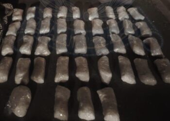 القبض على 3 آسيويين بحوزتهم كميات كبيرة من مخدر الكريستال في الرستاق