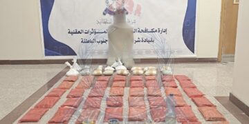 ضبط آسيوي في المصنعة بحوزته مخدرا الكريستال والحشيش بعد تمويههما في عبوة ماء