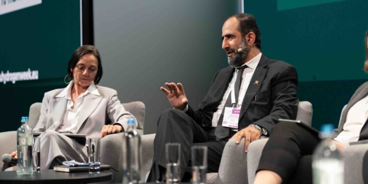 سلطنة عُمان تستعرض منظومتها الوطنية المتكاملة للهيدروجين الأخضر في أسبوع الهيدروجين الأوروبي 2025 1 سلطنة عُمان تستعرض منظومتها الوطنية المتكاملة للهيدروجين الأخضر في أسبوع الهيدروجين الأوروبي 2025