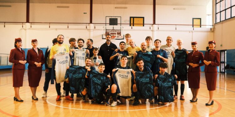 الخطوط الجوية القطرية وبطل كرة القدم ريو فرديناند يقدمان مبادرة Qatar Airways United