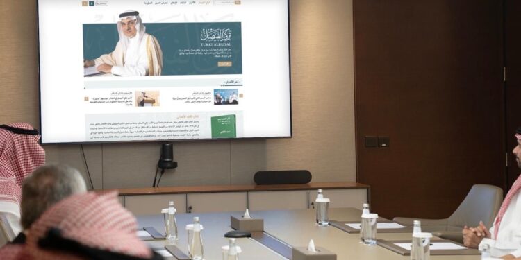 تدشين الموقع الرسمي للأمير تركي الفيصل .. منصة توثيق ومساحة تواصل