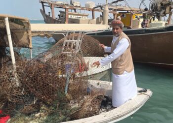 إزالة 1.5 طن من المخلفات البحرية خلال حملة “تنظيف الشعاب المرجانية” في مصيرة