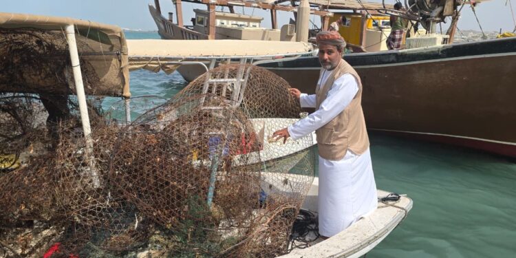 إزالة 1.5 طن من المخلفات البحرية خلال حملة “تنظيف الشعاب المرجانية” في مصيرة