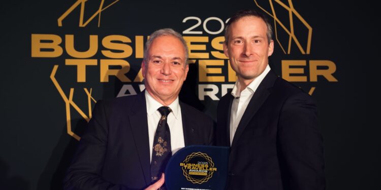 الخطوط القطرية تحصد لقب أفضل شركة طيران في العالم 2025