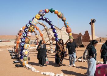 سمو الشيخة بدور القاسمي تطلق النسخة الثانية من مهرجان تنوير في صحراء مليحة بأمسية فنية ملهمة وتجربة إنسانية استثنائية