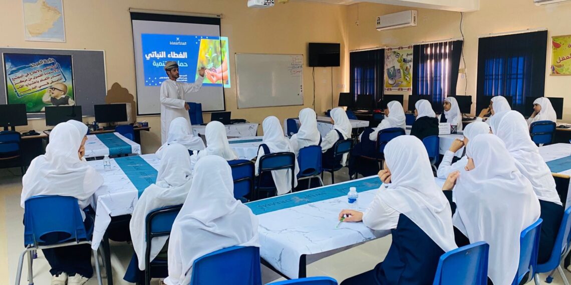 هيئة البيئة بشمال الشرقية تنظم ورشة توعوية بمدرسة الظاهر حول أهمية الغطاء النباتي 1 هيئة البيئة بشمال الشرقية تنظم ورشة توعوية بمدرسة الظاهر حول أهمية الغطاء النباتي
