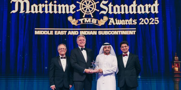 ميناء صحار يحصد جائزة “صفقة العام” عن مشروع مرسى الغاز الطبيعي المسال 1 ميناء صحار يحصد جائزة “صفقة العام” عن مشروع مرسى الغاز الطبيعي المسال