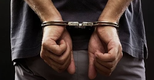 القبض على شخصين بحوزتهما عملة خليجية مزورة بالبريمي 1 القبض على شخصين بحوزتهما عملة خليجية مزورة بالبريمي