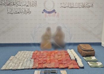 ضبط آسيويين بحوزتهما مخدرات في السيب للاتجار والتعاطي