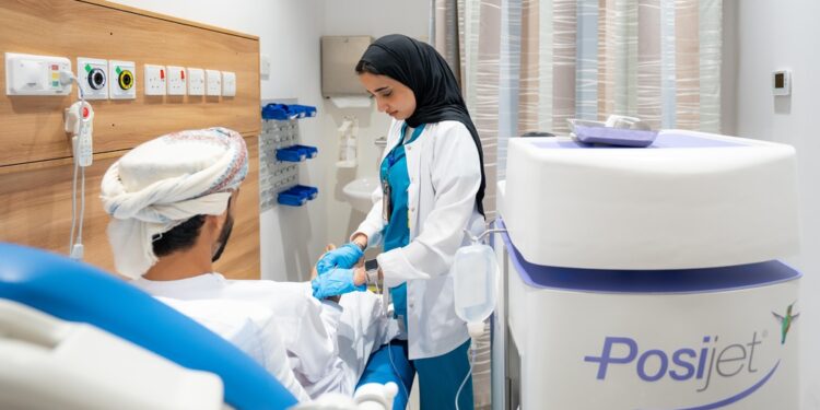 تدشين أحدث جهاز متكامل للحقن الآلي للمواد المشعة في سلطنة عُمان