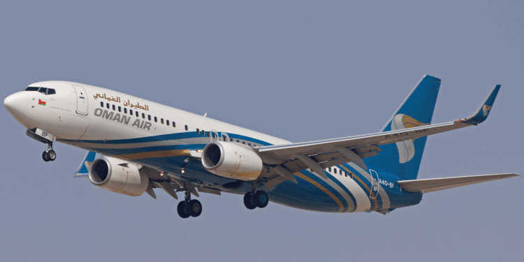 الطيران العُماني يصدر بيانًا توضيحيًا بشأن تعديل جداول الرحلات