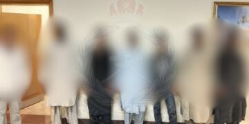 القبض على 7 متسللين آسيويين في شناص ومواطن لتسهيل دخولهم