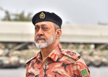 جلالة السلطان المعظم يمنح ضباط القوات المسلحة العمانية وسام عُمان العسكري