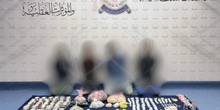 القبض على 4 آسيويين بحوزتهم مخدرات متنوعة في بوشر 1 القبض على 4 آسيويين بحوزتهم مخدرات متنوعة في بوشر