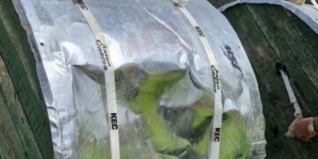 القبض على 3 آسيويين بتهمة سرقة كابلات كهربائية في محوت