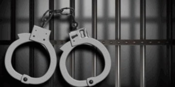 القبض على شخص لارتكابه سرقات من منازل قيد الإنشاء في السيب