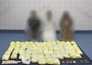 القبض على 3 آسيويين لمحاولتهم تهريب مخدري الكريستال والحشيش في شاطئ قريات