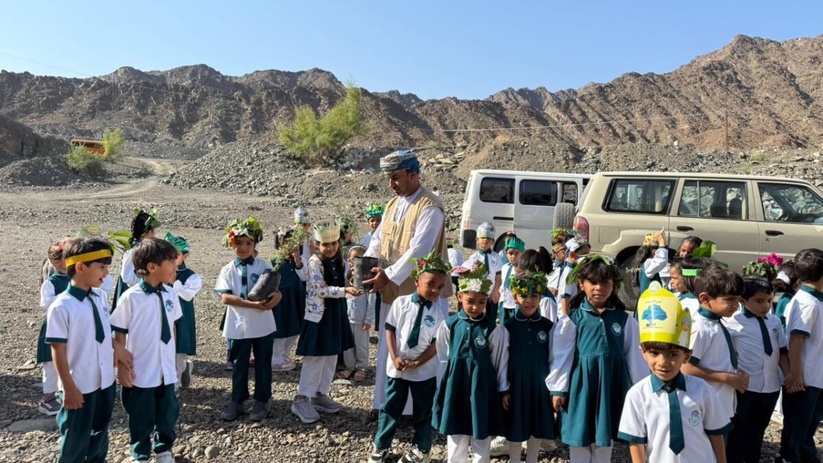 "هيئة البيئة ومدرسة الحايمة تحتفلان بيوم الزراعة العُماني بفعالية المزارع الصغير" 5 a703d9f3 87e9 4ec6 9d1d 692b56e5c7e4