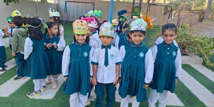 "هيئة البيئة ومدرسة الحايمة تحتفلان بيوم الزراعة العُماني بفعالية المزارع الصغير" 1 “هيئة البيئة ومدرسة الحايمة تحتفلان بيوم الزراعة العُماني بفعالية المزارع الصغير”