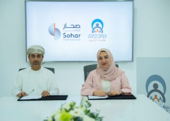 “صُحار الدولي” يوقّع مذكرة تفاهم مع دار العطاء لدعم برنامج “تمكين”