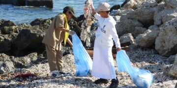 حملة لتنظيف شاطئ البر تعزز استدامة البيئة البحرية والوعي المجتمعي