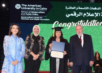 الجامعة الأمريكية تكرّم الكاتبة الصحفية مي حجي لحصولها على دبلوم الدراسات العليا في الإعلام الرقمي
