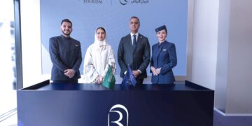 طيران الرياض يعيّن شركة كيمجي للسفر والسياحة شريكًا حصريًا لقيادة التوسع في سلطنة عُمان