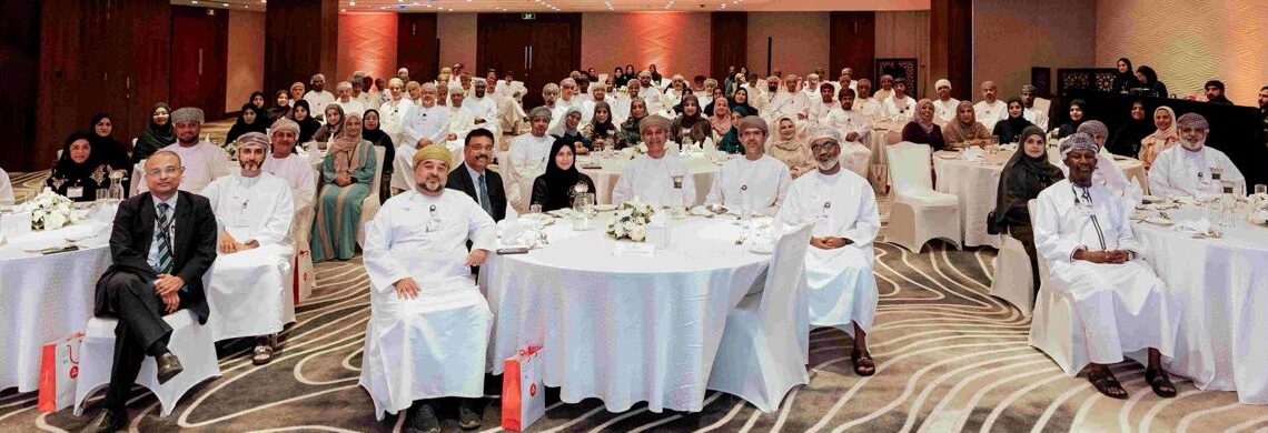بنك مسقط يكرّم موظفيه أصحاب الخدمة الطويلة ويبرز دوره في تنمية الكفاءات الوطنية