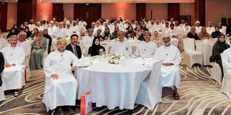 بنك مسقط يكرّم موظفيه أصحاب الخدمة الطويلة ويبرز دوره في تنمية الكفاءات الوطنية
