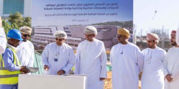 “مدائن” تدشّن مبنى مواقف ومكاتب متعدد الطوابق بواحة المعرفة مسقط