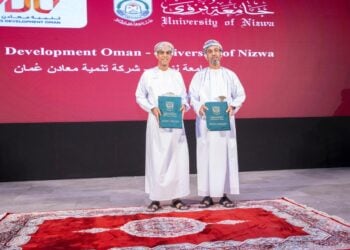 جامعة نزوى تحتفل بالبحث العلمي وتدشّن كرسي الذكاء الاصطناعي والتقرير الوطني لريادة الأعمال