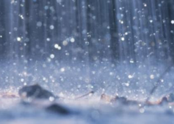 أجواء سلطنة عمان تتأثر بأخدود منخفض جوي مع أمطار متفرقة ورعدية